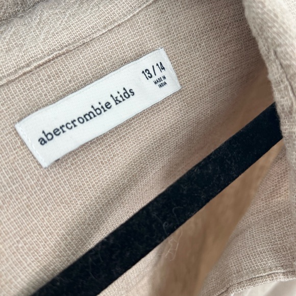 Abercrombie Kids Beige Shirt and Pants Set - Picture 4 of 6